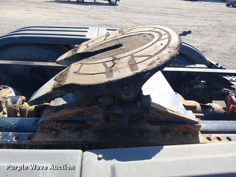 image for item EG1699 2018 Mack CHU613  semi truck