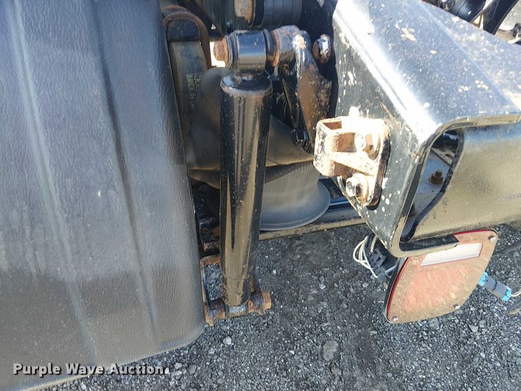 image for item EG1699 2018 Mack CHU613  semi truck