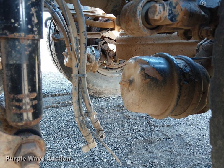 image for item EG1699 2018 Mack CHU613  semi truck