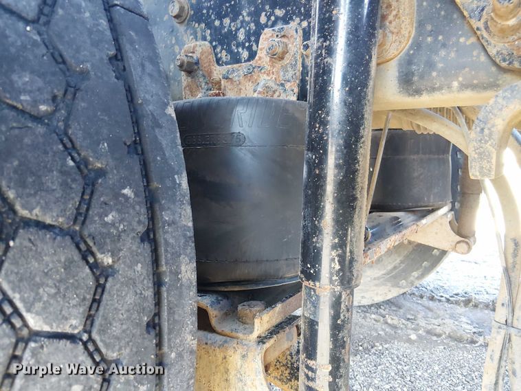 image for item EG1699 2018 Mack CHU613  semi truck