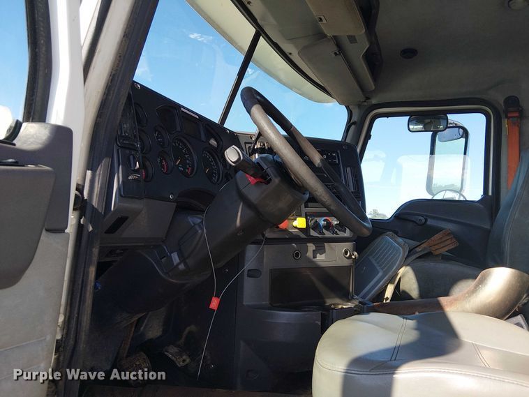 image for item EG1699 2018 Mack CHU613  semi truck