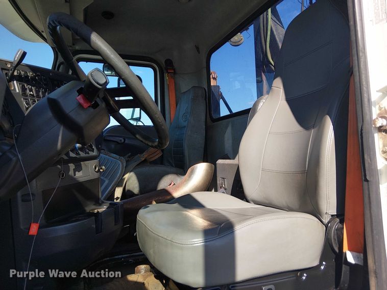 image for item EG1699 2018 Mack CHU613  semi truck