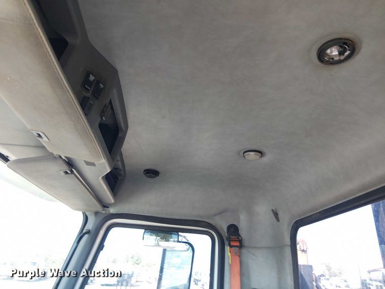 image for item EG1699 2018 Mack CHU613  semi truck