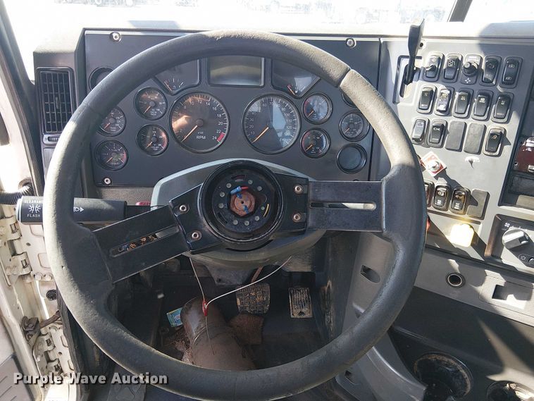 image for item EG1699 2018 Mack CHU613  semi truck