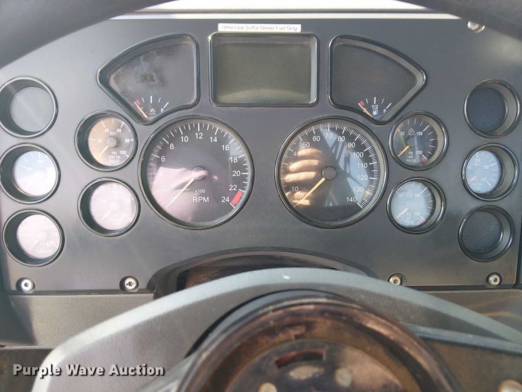 image for item EG1699 2018 Mack CHU613  semi truck