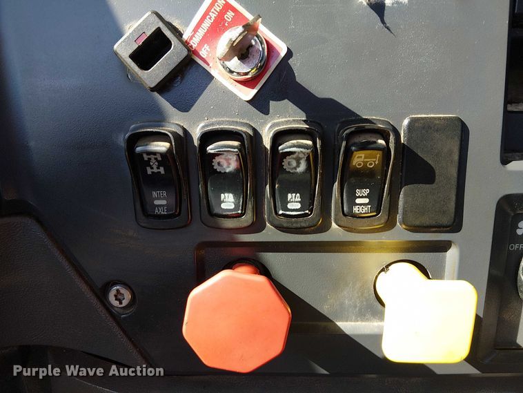 image for item EG1699 2018 Mack CHU613  semi truck