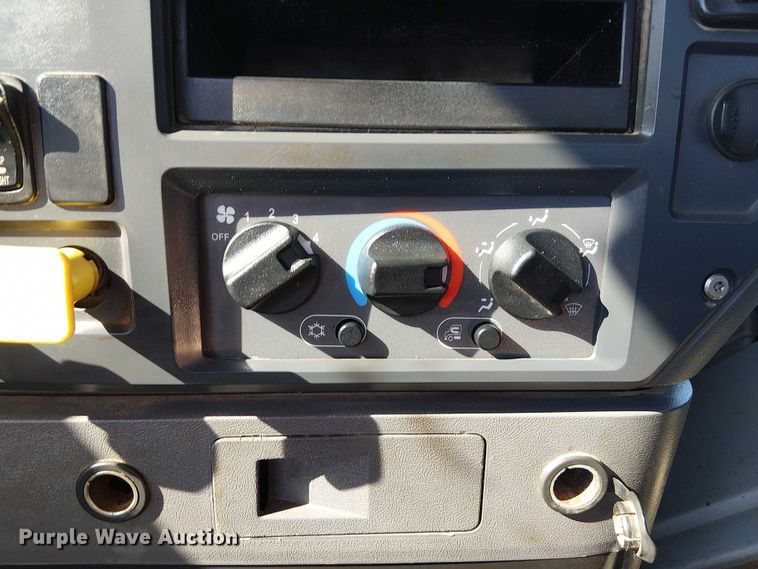 image for item EG1699 2018 Mack CHU613  semi truck