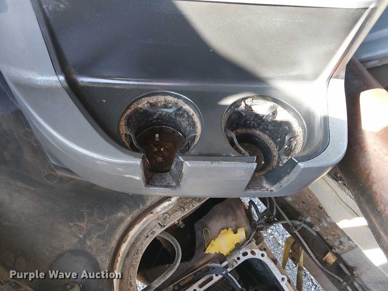 image for item EG1699 2018 Mack CHU613  semi truck