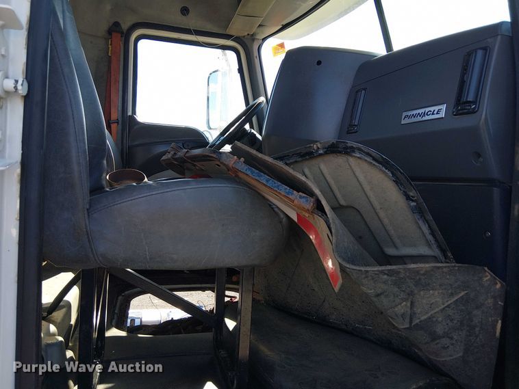 image for item EG1699 2018 Mack CHU613  semi truck