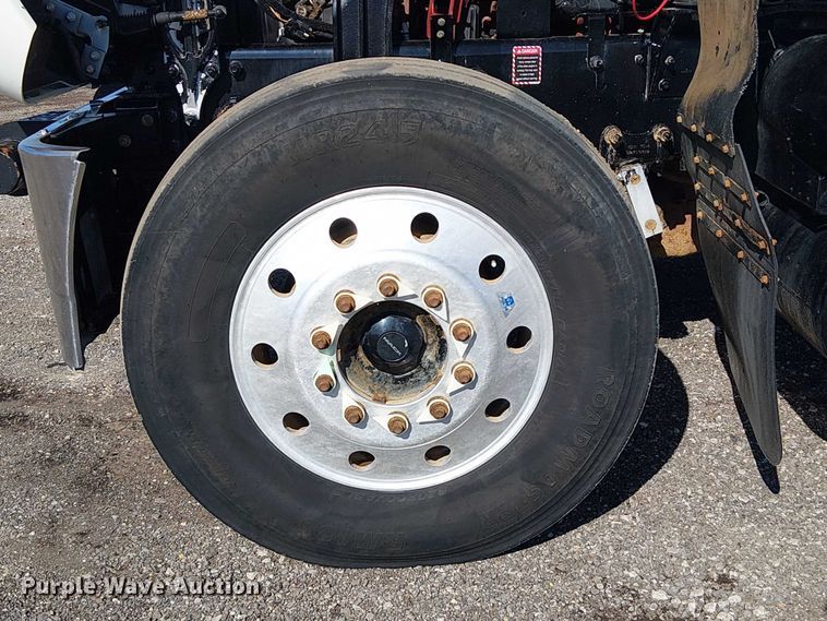 image for item EG1699 2018 Mack CHU613  semi truck