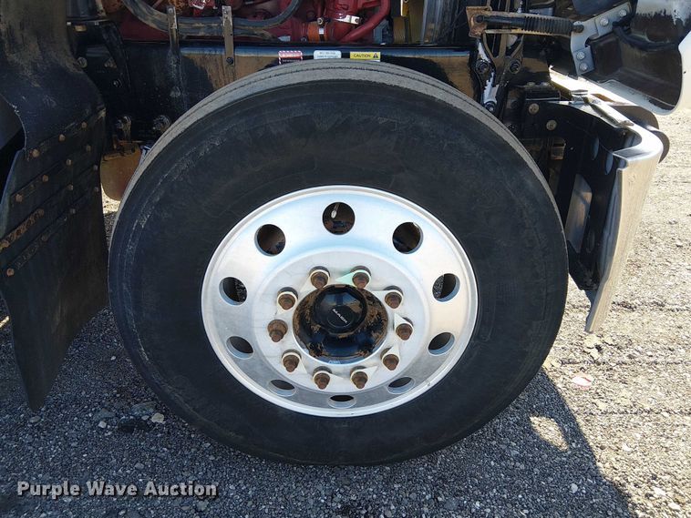 image for item EG1699 2018 Mack CHU613  semi truck