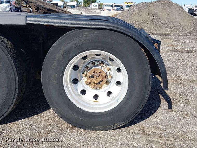 image for item EG1699 2018 Mack CHU613  semi truck