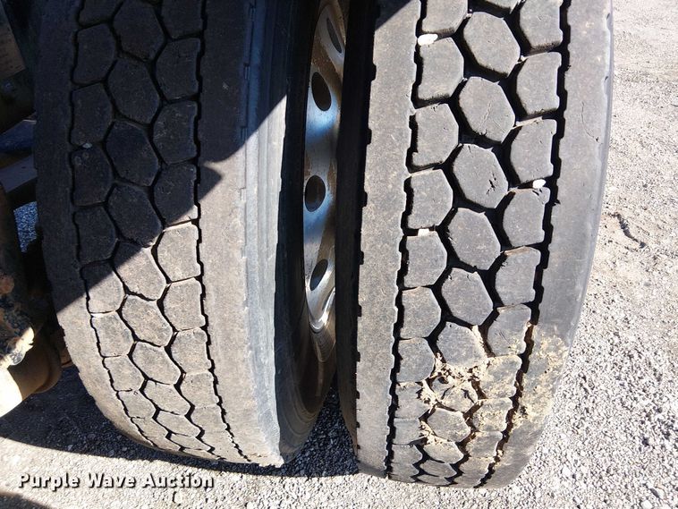 image for item EG1699 2018 Mack CHU613  semi truck