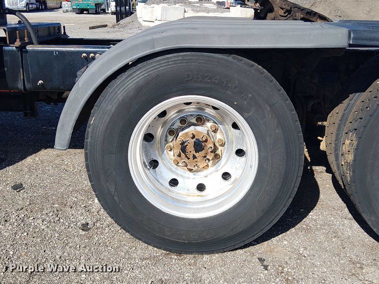 image for item EG1699 2018 Mack CHU613  semi truck