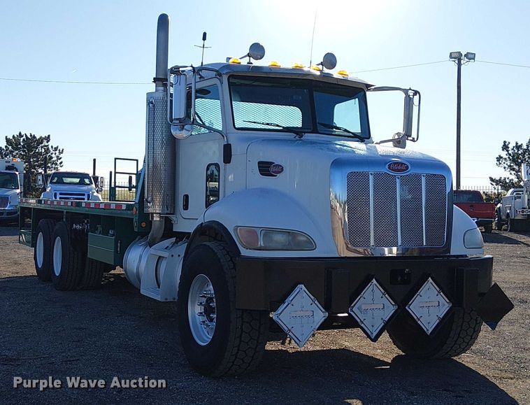 image for item EG1705 2007 Peterbilt 340 flatbed truck