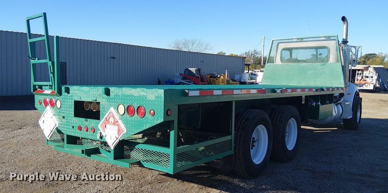 image for item EG1705 2007 Peterbilt 340 flatbed truck