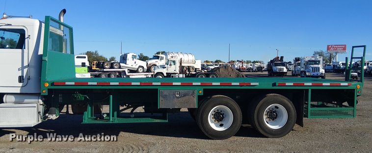 image for item EG1705 2007 Peterbilt 340 flatbed truck