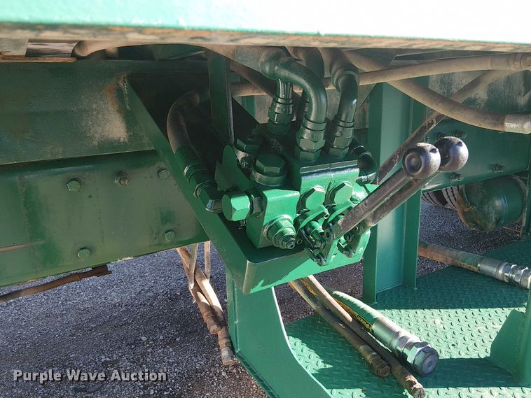 image for item EG1705 2007 Peterbilt 340 flatbed truck