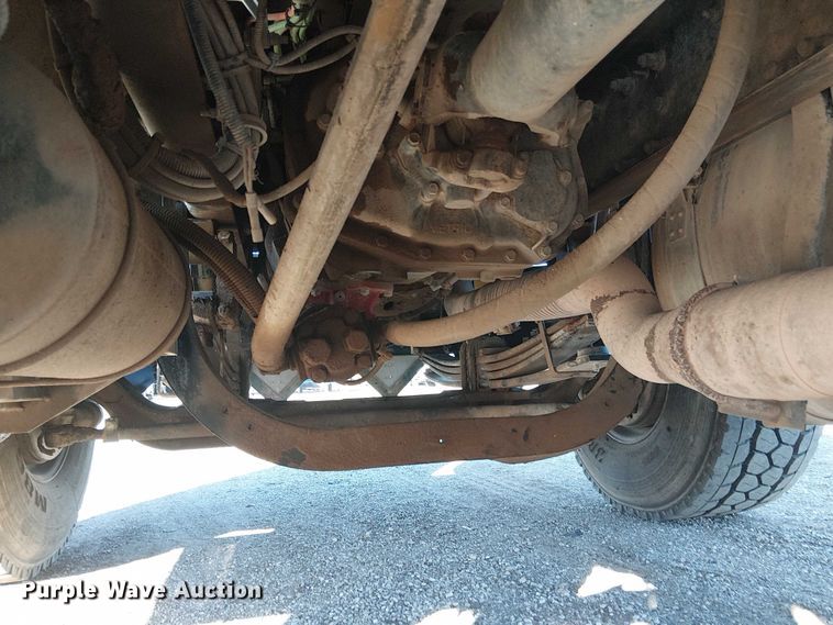 image for item EG1705 2007 Peterbilt 340 flatbed truck