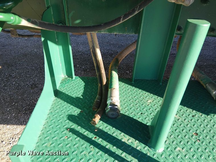 image for item EG1705 2007 Peterbilt 340 flatbed truck