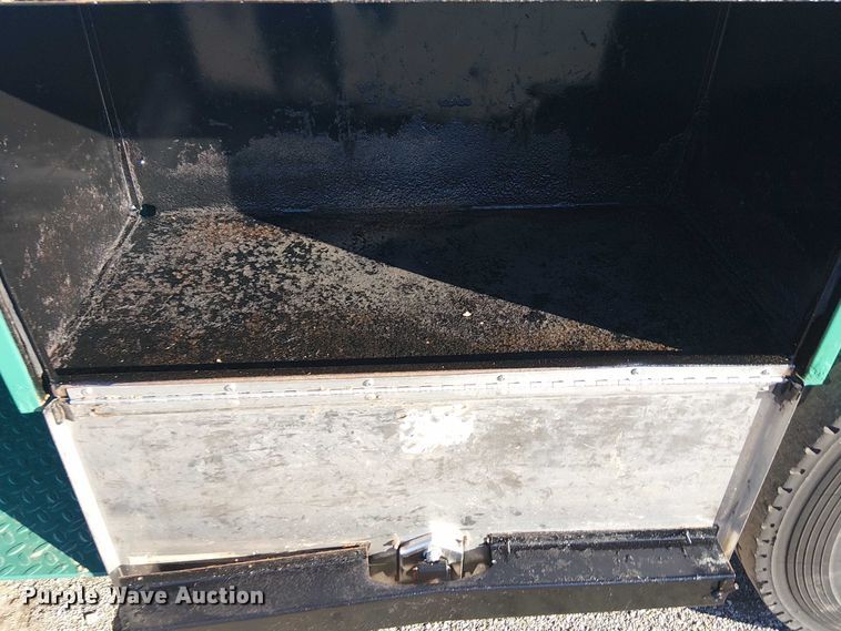 image for item EG1705 2007 Peterbilt 340 flatbed truck