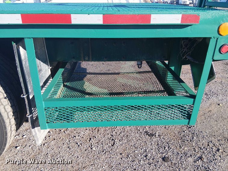 image for item EG1705 2007 Peterbilt 340 flatbed truck