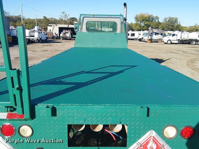 image for item EG1705 2007 Peterbilt 340 flatbed truck