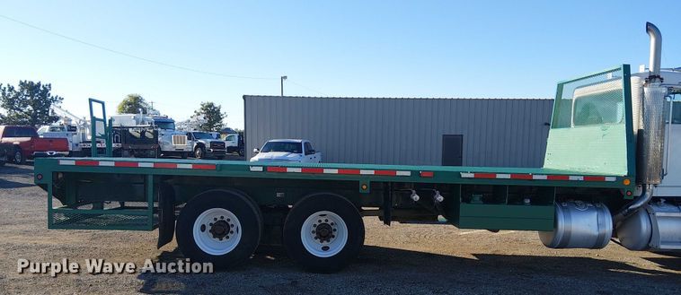 image for item EG1705 2007 Peterbilt 340 flatbed truck