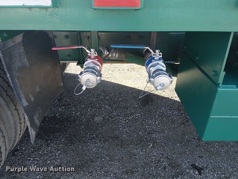 image for item EG1705 2007 Peterbilt 340 flatbed truck