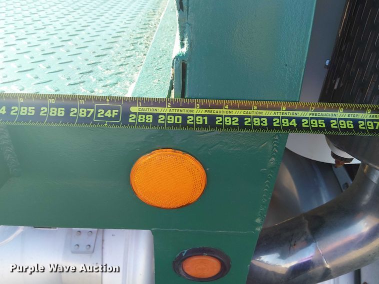 image for item EG1705 2007 Peterbilt 340 flatbed truck