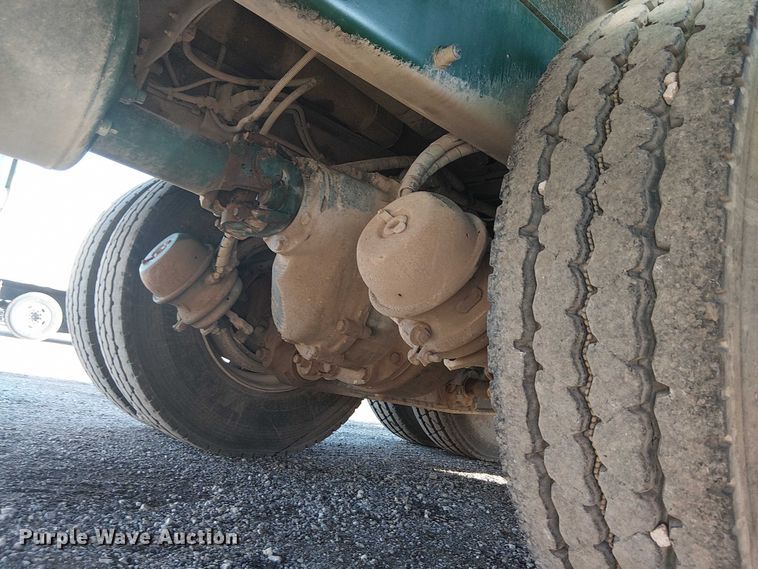 image for item EG1705 2007 Peterbilt 340 flatbed truck