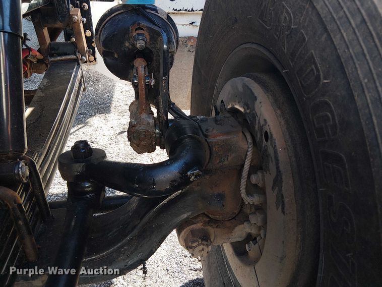 image for item EG1705 2007 Peterbilt 340 flatbed truck