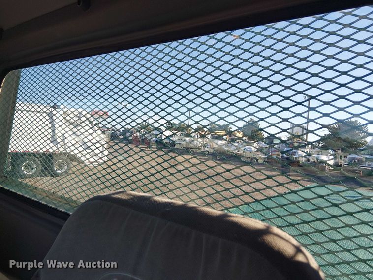 image for item EG1705 2007 Peterbilt 340 flatbed truck