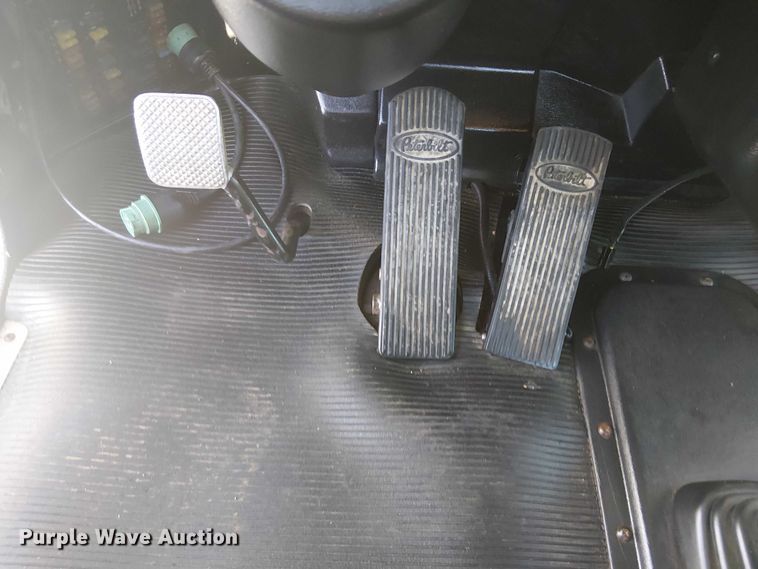 image for item EG1705 2007 Peterbilt 340 flatbed truck