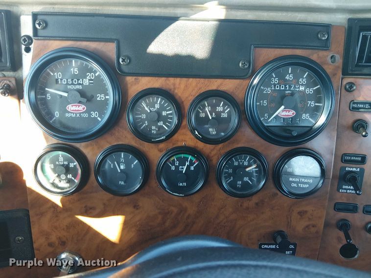 image for item EG1705 2007 Peterbilt 340 flatbed truck