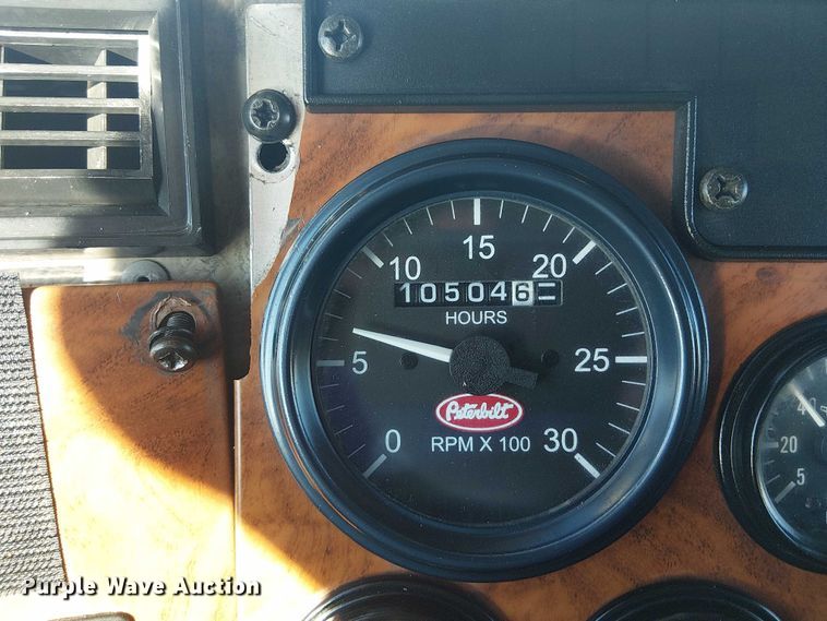 image for item EG1705 2007 Peterbilt 340 flatbed truck