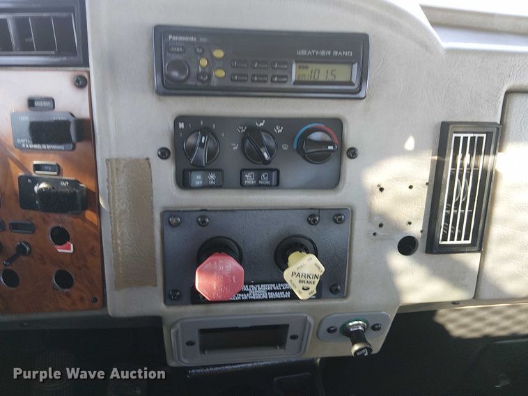 image for item EG1705 2007 Peterbilt 340 flatbed truck