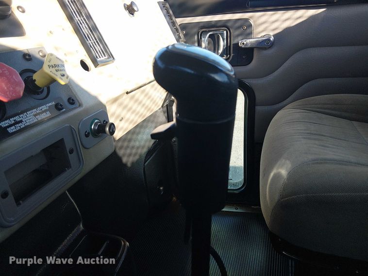 image for item EG1705 2007 Peterbilt 340 flatbed truck