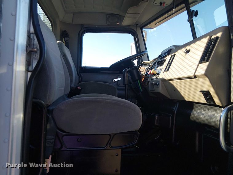 image for item EG1705 2007 Peterbilt 340 flatbed truck