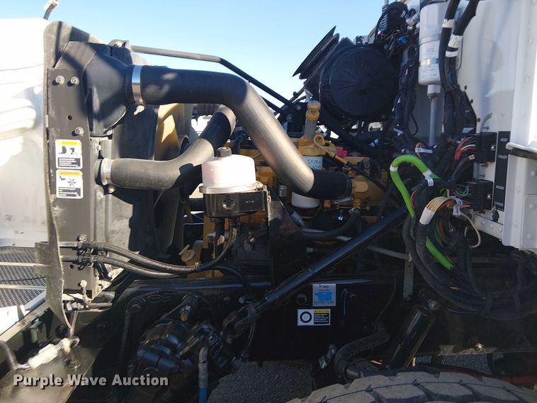 image for item EG1705 2007 Peterbilt 340 flatbed truck