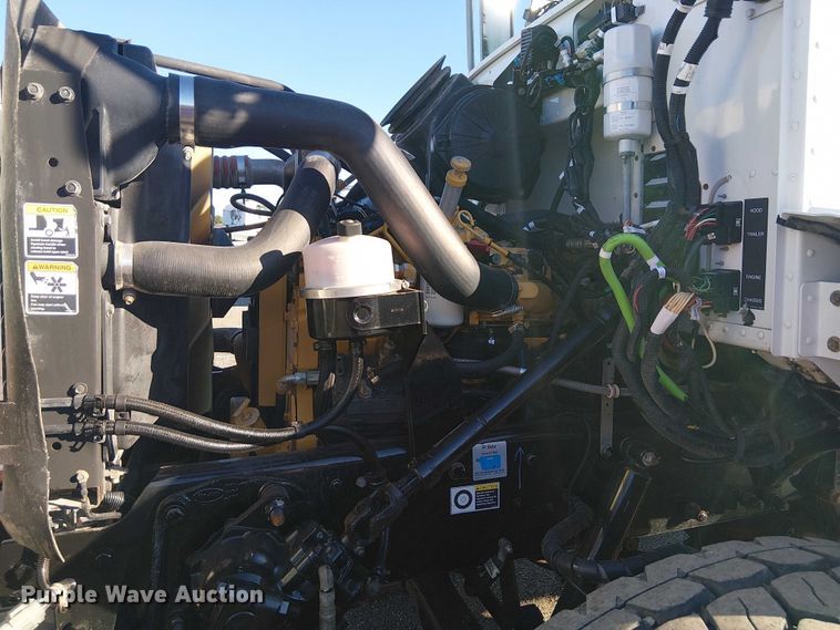 image for item EG1705 2007 Peterbilt 340 flatbed truck