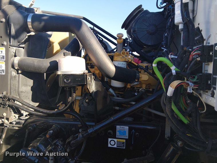 image for item EG1705 2007 Peterbilt 340 flatbed truck