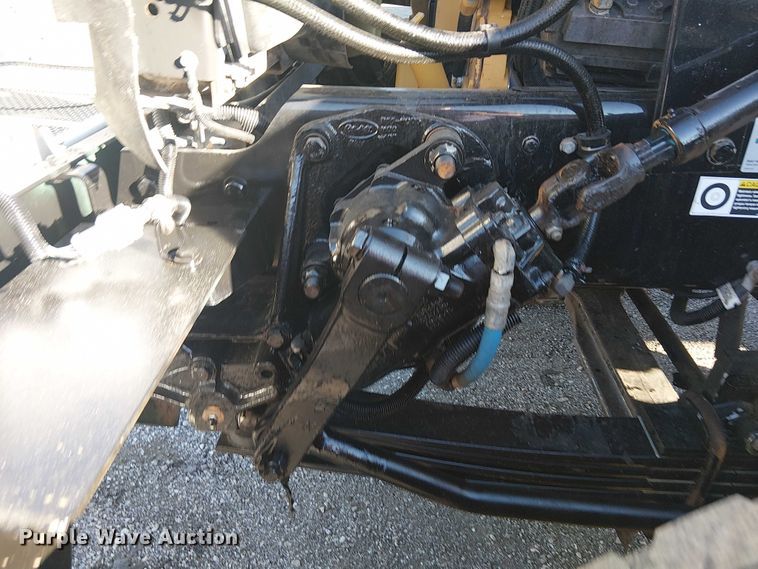 image for item EG1705 2007 Peterbilt 340 flatbed truck