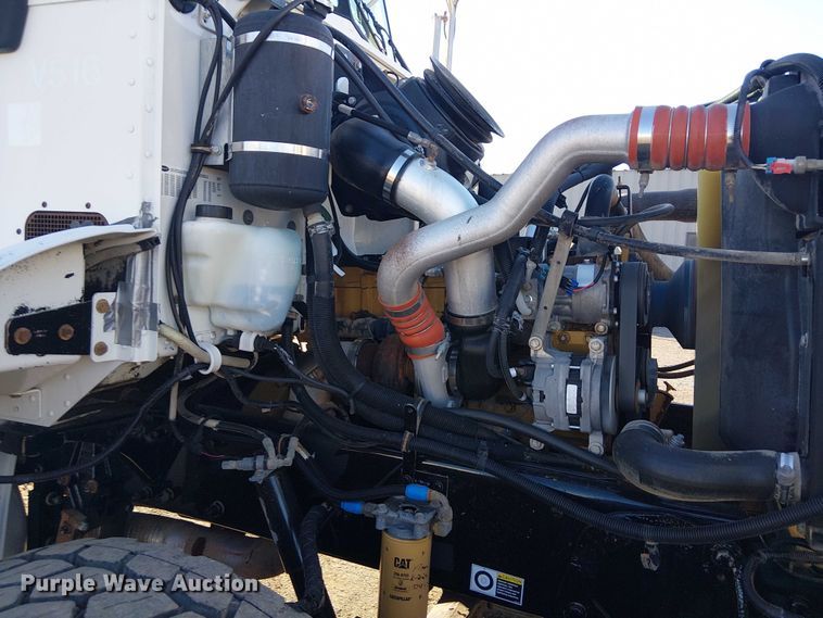 image for item EG1705 2007 Peterbilt 340 flatbed truck