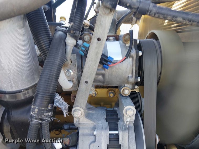 image for item EG1705 2007 Peterbilt 340 flatbed truck