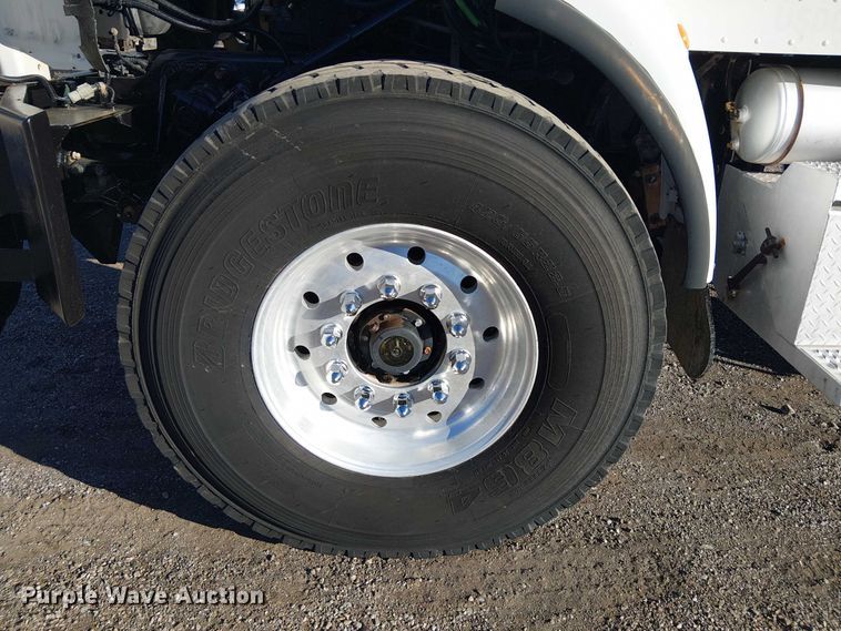 image for item EG1705 2007 Peterbilt 340 flatbed truck