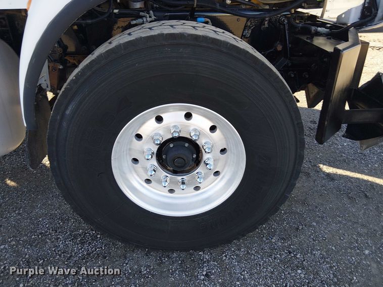 image for item EG1705 2007 Peterbilt 340 flatbed truck