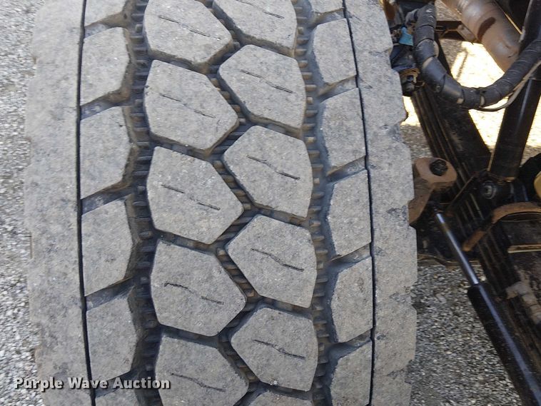 image for item EG1705 2007 Peterbilt 340 flatbed truck