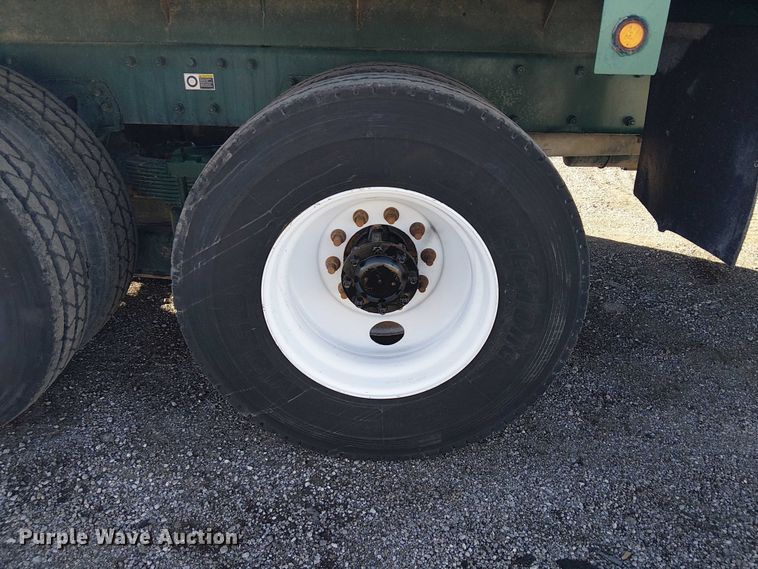 image for item EG1705 2007 Peterbilt 340 flatbed truck