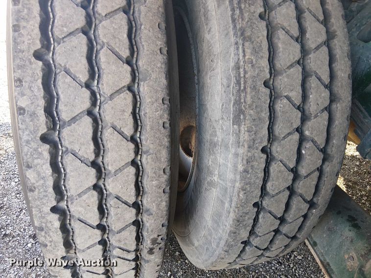 image for item EG1705 2007 Peterbilt 340 flatbed truck